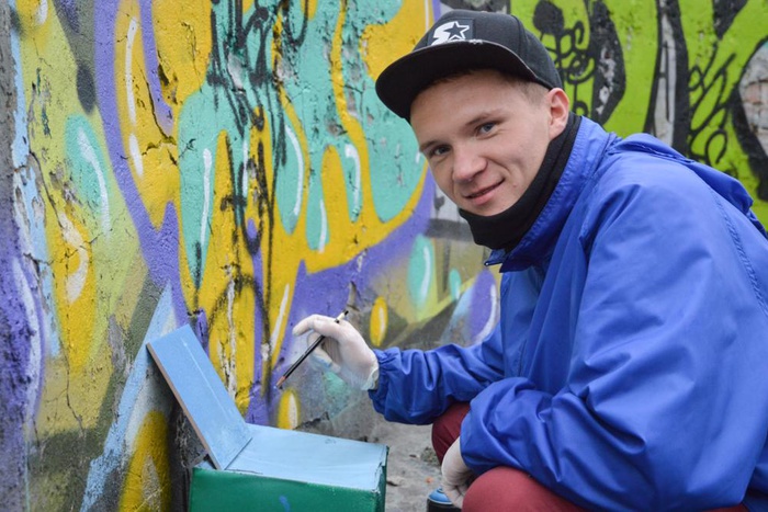 Житель Екатеринбурга считает, что создал самое маленькое граффити в России