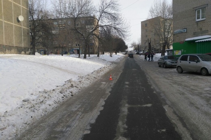 Школьник попал под машину на улице Бородина в Екатеринбурге
