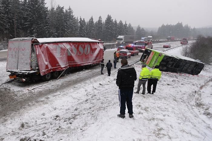 Автобус протаранил грузовик на встречке: 8 из 22 раненых в тяжелом состоянии
