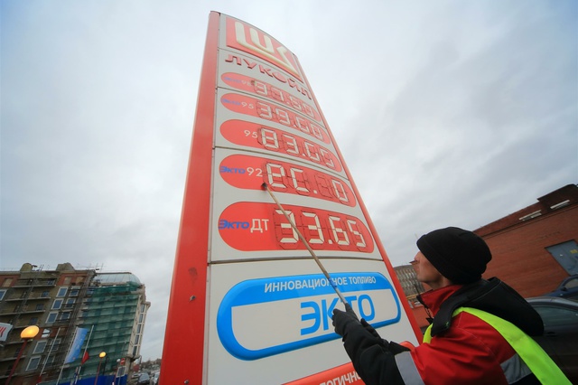 В России с 1 января 2015 года сильно подорожает бензин