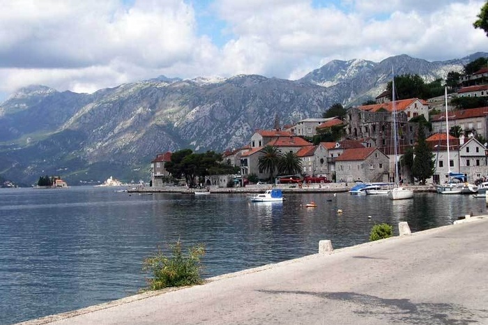 Ростуризм рекомендовал россиянам воздержаться от поездок в Черногорию
