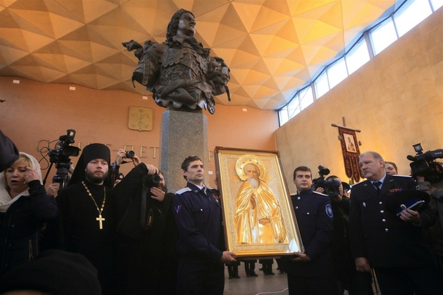 «Уральские авиалинии» высадили из самолета священников с иконой