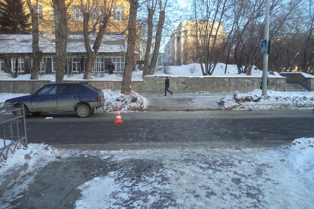 Злостный нарушитель искалечил пожилого пешехода в Екатеринбурге