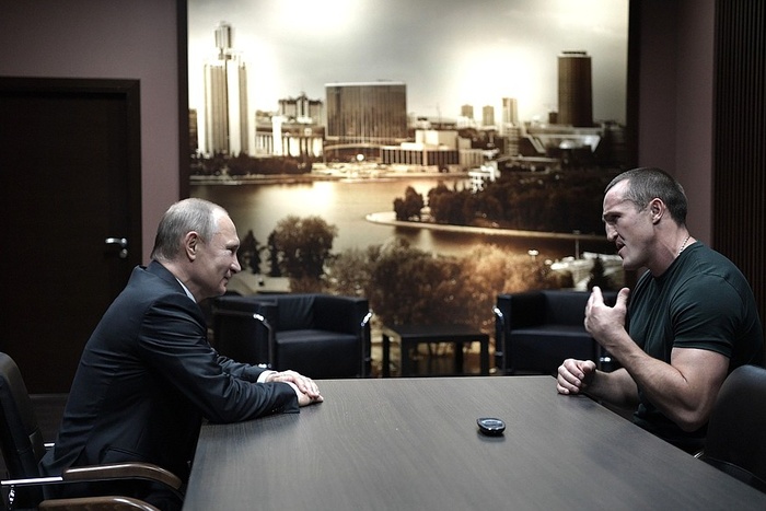 Владимир Путин встретился с боксёром Денисом Лебедевым