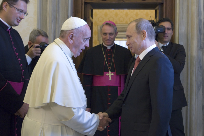 СМИ рассказали подробности встречи Путина с папой римским