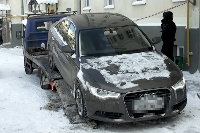 Екатеринбургские приставы арестовали дорогой автомобиль за большие долги