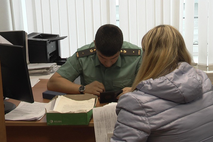 Судебные приставы в Екатеринбурге провели в УГИБДД «прием водителей»