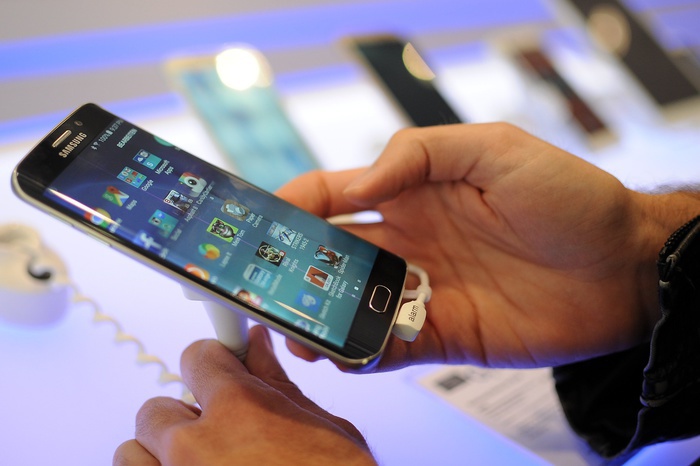 Смартфоны Samsung покидают российские магазины
