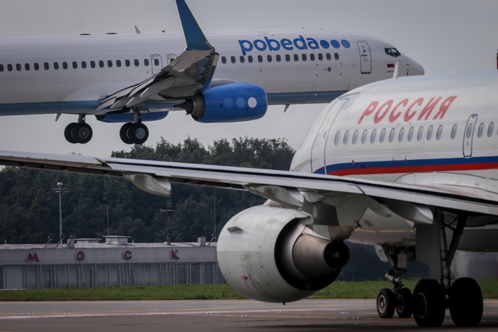 Самолет из Новосибирска в Москву сел на Урале из-за больного ребенка