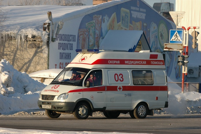 В Екатеринбурге пьяные друзья самоубийцы покалечили бригаду «скорой помощи»