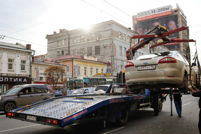 В Екатеринбурге автоюрист заставил ГИБДД оштрафовать водителя эвакуатора