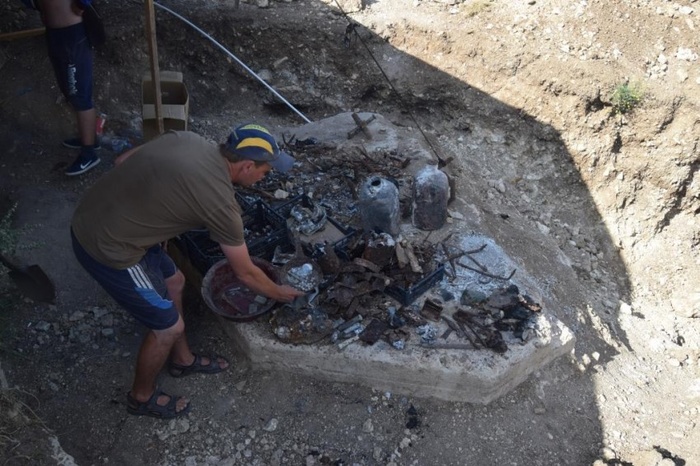 Студенты УрГАУ при раскопках под Севастополем нашли обломки самолета времен ВОВ