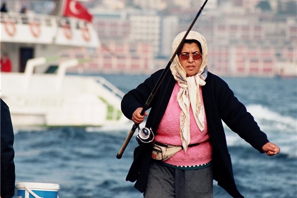 Турецким женщинам запретили смеяться на публике