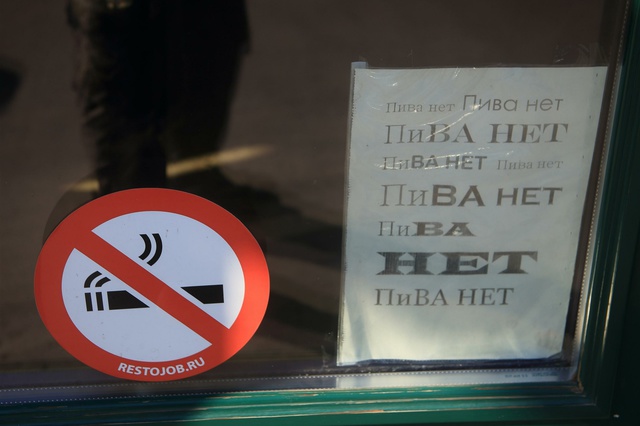 Путин пообещал аккуратно бороться с курением