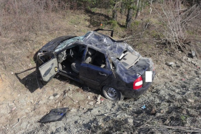 Водитель-самоучка перевернулся на Серовском тракте с тремя пассажирами