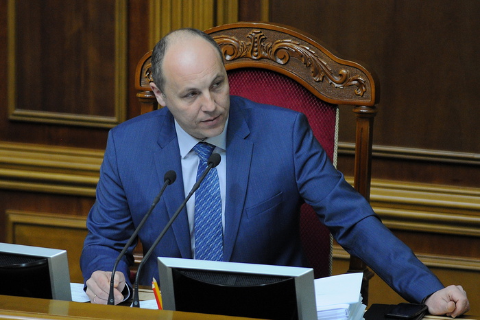 Спикер Рады запретил депутатам выступать в парламенте на русском языке
