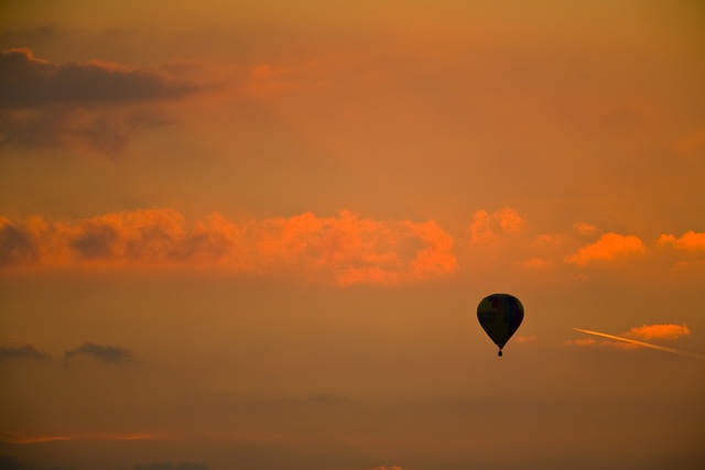Воздушный шар с туристами случайно приземлился на территории тюрьмы в Индии