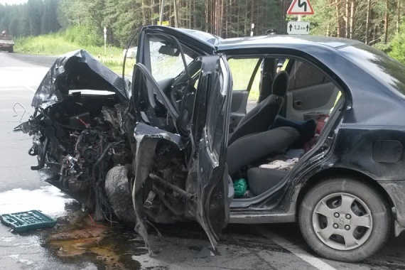 Водитель Hyundai Accent, вылетев на встречку, в ДТП убил своего сына