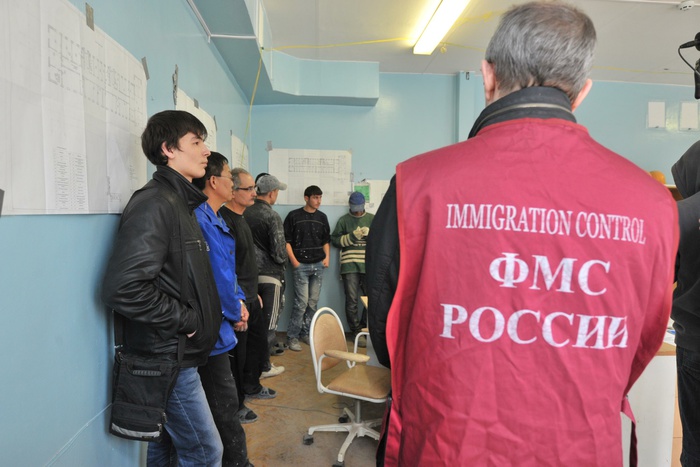В Екатеринбурге рецидивист подбил мигрантов на бунт