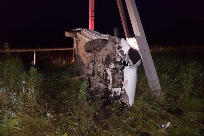 Водитель «Лады» погиб в ночном ДТП в Артемовском районе