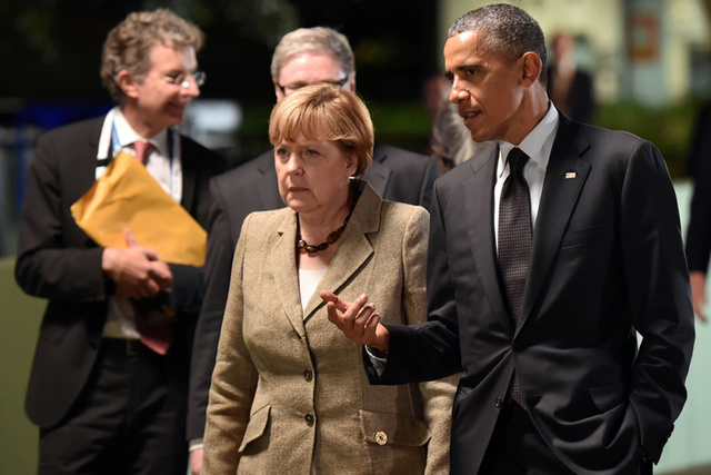 Обама и Меркель договорились усилить давление на Россию