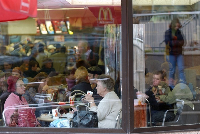 Пушков предложил «Макдоналдсу» и Coca-Cola покинуть Россию из-за санкций