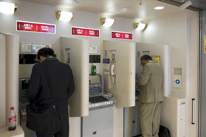 Из банкоматов в Японии похитили более $13 млн