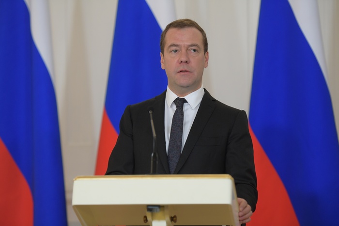 Медведев: Россия продляет продэмбарго до конца 2018 года