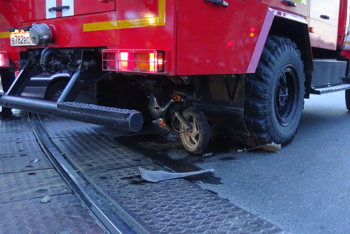 Столкнувшийся с пожарной машиной скутерист лишился пальца