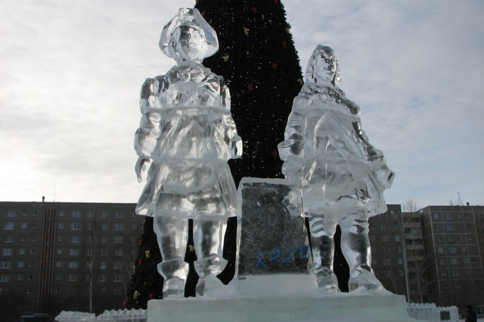 К Новому году улицы Екатеринбурга украсят зеркальными фигурами зверей