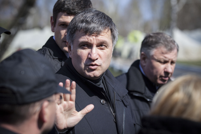 Главу МВД Украины Авакова заочно арестовали в Москве