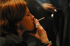 ГД сочла преступной идею запретить курение женщинам