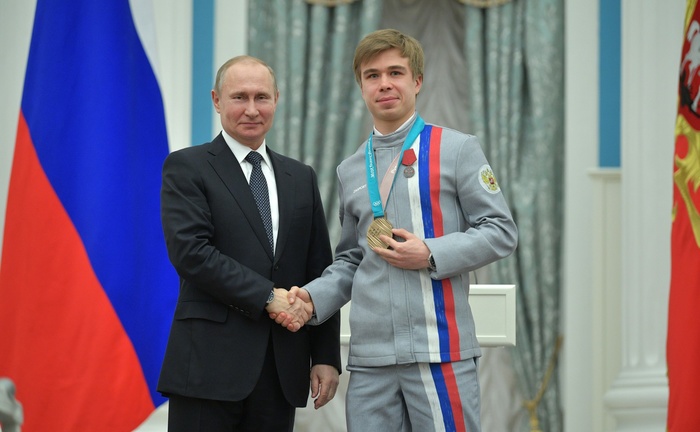 С бронзовым призёром Игр по шорт-треку Семёном Елистратовым