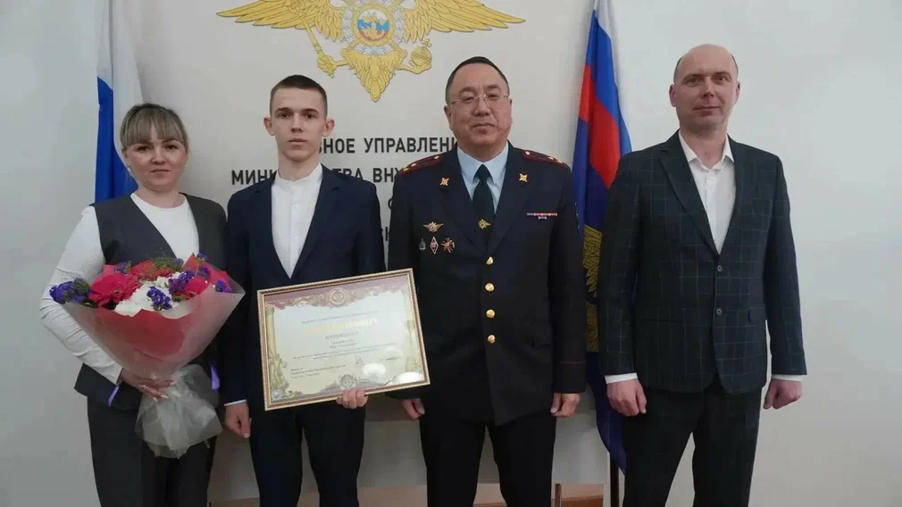 Ваня с родителями на торжественном мероприятии в ГУ МВД России по Свердловской области. Фото: В.Н. Горелых