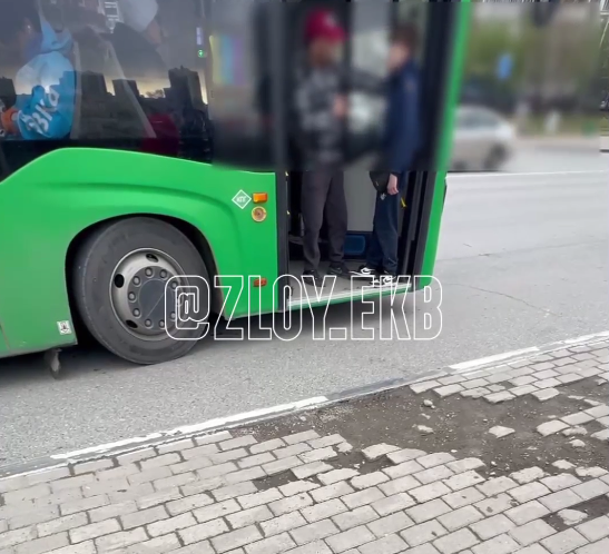 Фото: скрин видео Telegram-канала Zloy_Ekb 18+