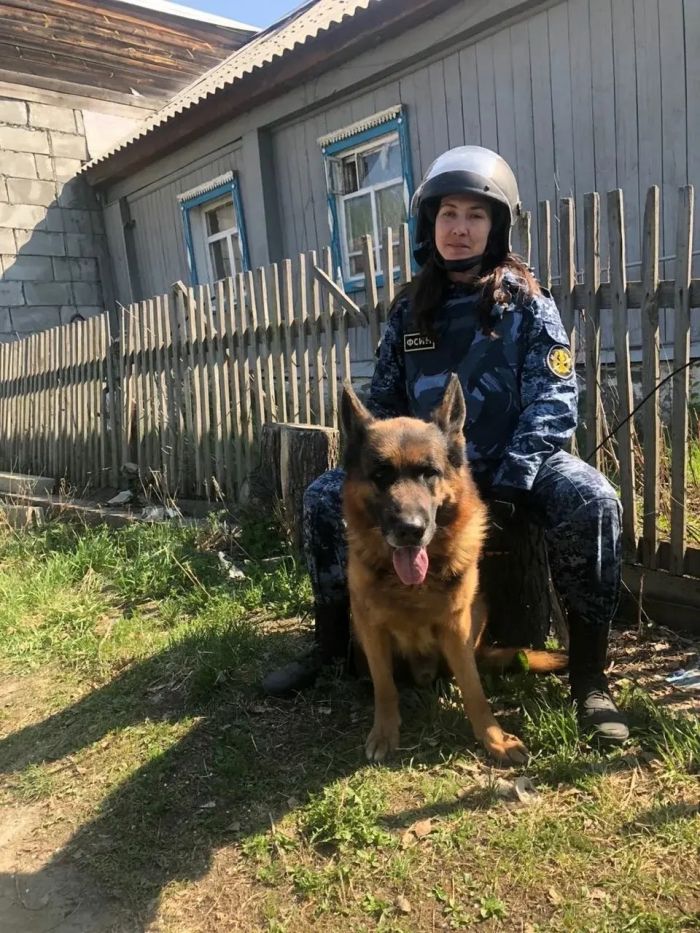 Кинолог ИК-5 свердловского ГУФСИН Надежда Владимировна Тарасова. Фото: пресс-служба ведомства