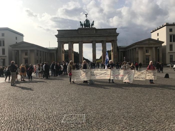 Пикет против антироссийской политики ЕС в Берлине. Фото: читательницы Uralweb.ru Юлии
