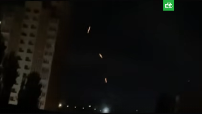 НТВ публикует видео, снятое кем-то из украинских пользователей. За кадром происходит диалог двух молодых мужских голосов. «Это Орешник» - «Нет... Хрен знат». - «Он просто так разделился, что я подумал»
