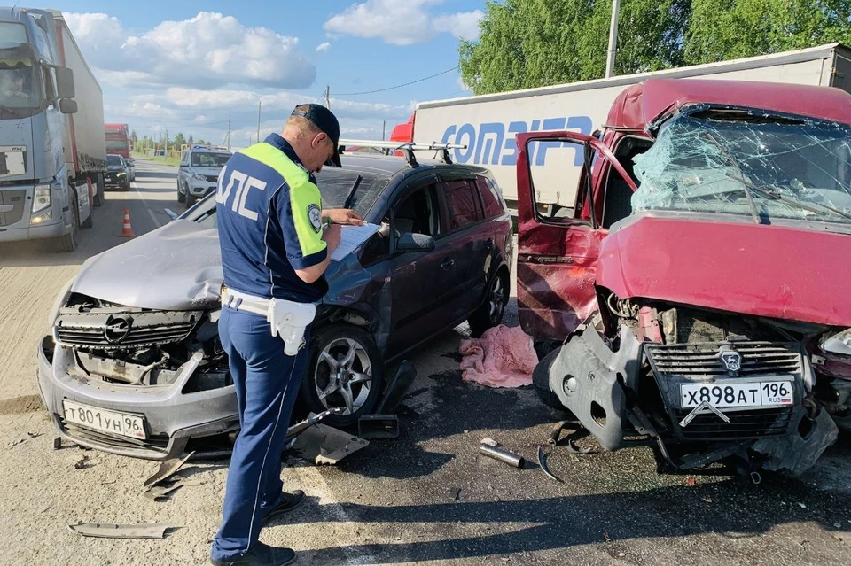 С места аварии. Фото: Госавтоинспекция России по Свердловской области/«КП-Екатеринбург»