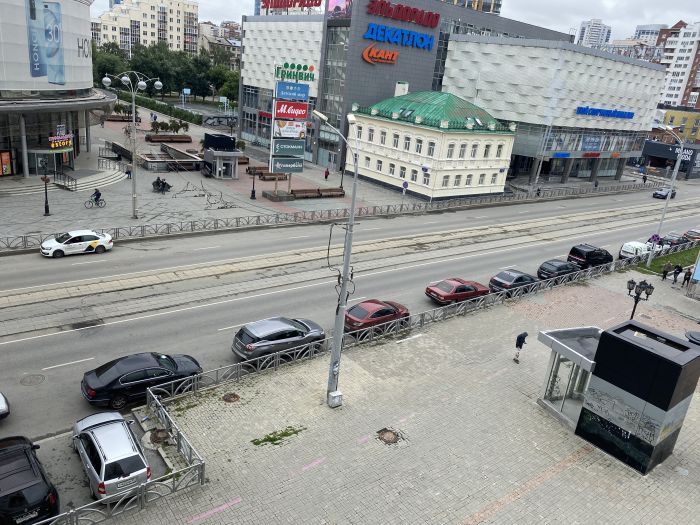 Здесь оставлять свою машину теперь, наверное, не стоит