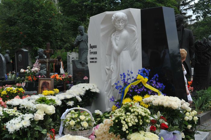 Могила Людмилы Гурченко на Новодевичьем кладбище.