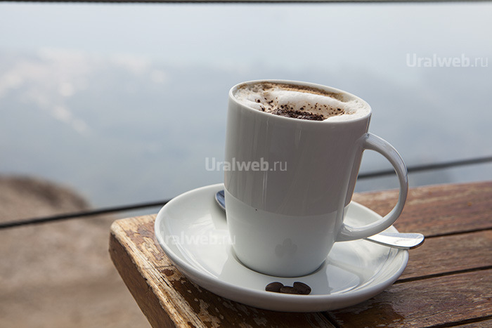 Тахталы, чашка кофе в местном кафе