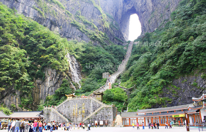 Национальный парк Тяньмень. Пещера в небеса