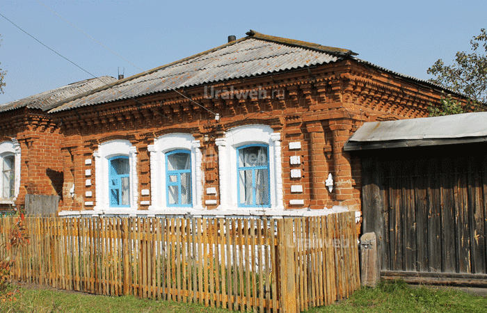 Кирпичный дом в Маминском