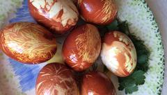 Красим яйца на Пасху