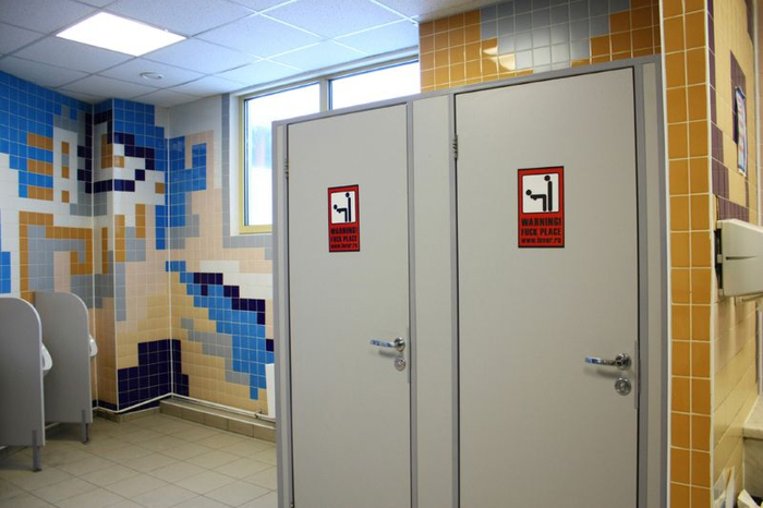 общественные туалеты в екатеринбурге. платный туалет в екатеринбурге. туалет в здании администрации. платный туалет в екатеринбурге. туалет платный.