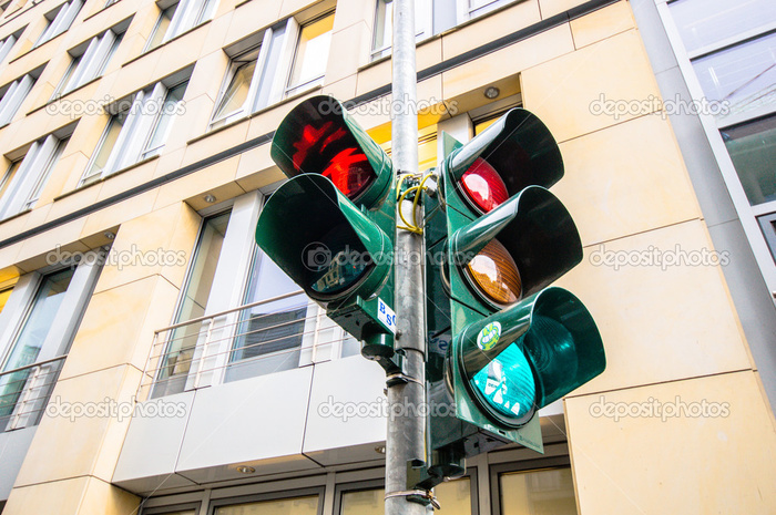 depositphotos_37642375-stock-photo-traffic-light-in-east-berlin.jpg