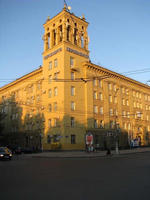 Здания перми. Архитектура Перми. Пермские памятники архитектуры. Памятники архитектуры в Перми в Перми. Классицизм в архитектуре Перми.