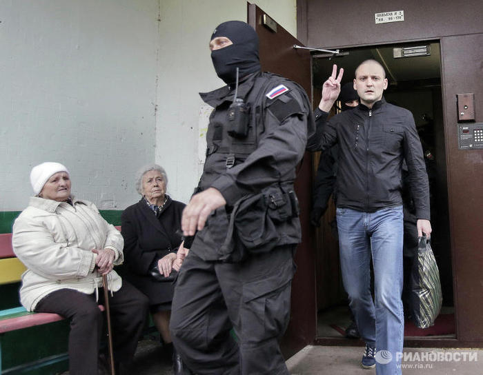 обыск закончился. обыск закончился. максим резник журналист. обыски в офисе медиа мост. обыск закончился.