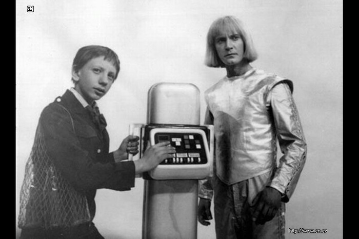 Мелофон гостья из будущего. Робот Вертер и Алиса Селезнева. Робот Вертер гостья из будущего.